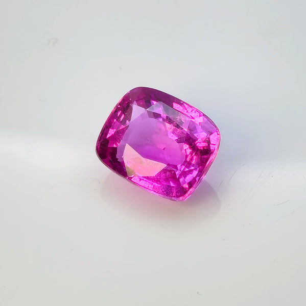 5.57ct Natural Pink Sapphire (heat)