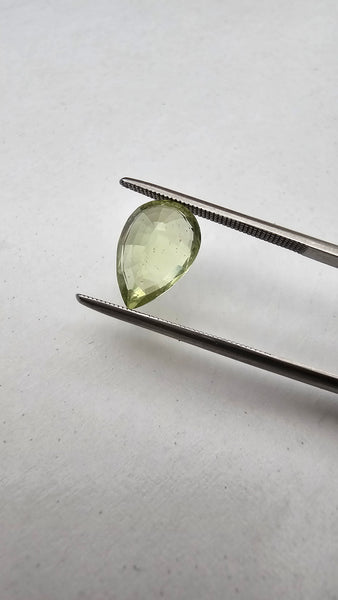 2.829ct Natural Yellow Green Sapphire unheated
